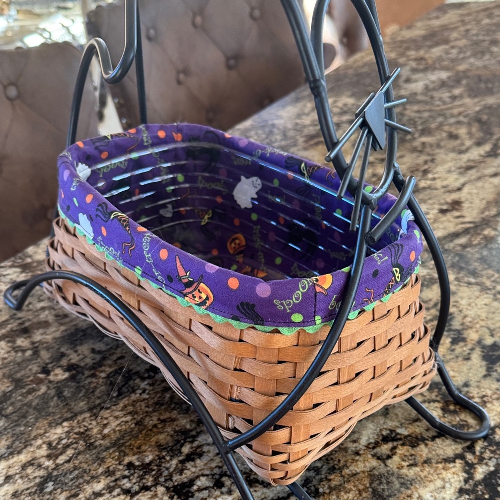 Longaberger Cat-Shaped Black Metal and Brown Wicker Basket - Picture 6 of 13